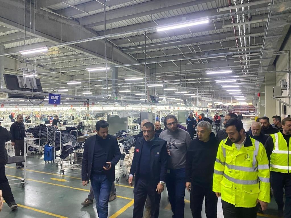 Başkan Gürkan, üretime başlayan fabrikaları ziyaret etti