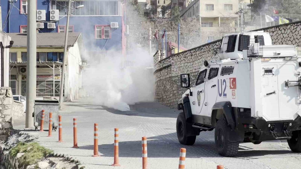 Takdirlik hareketle başlayan maç gergin anlarla bitti