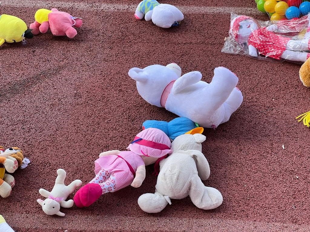 Takdirlik hareketle başlayan maç gergin anlarla bitti