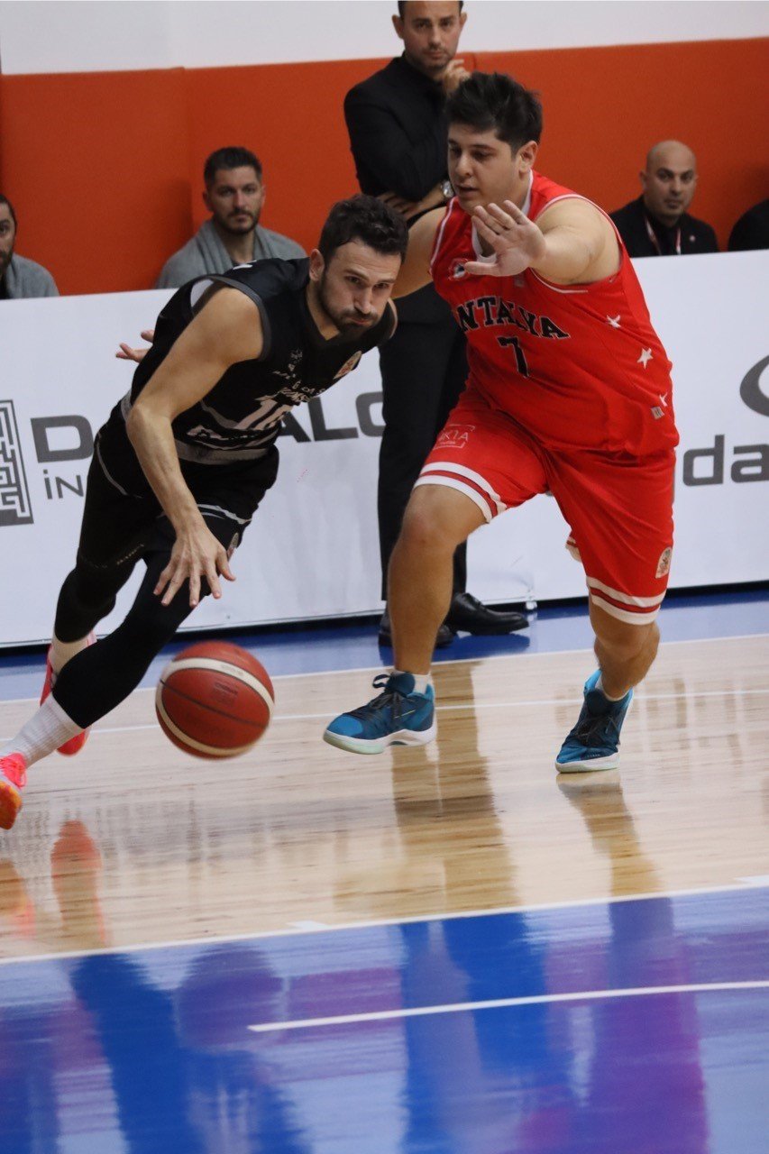 Geliri depremzedelere bağışlanan maçta, Çağdaş Bodrumspor 104 sayı kazandı