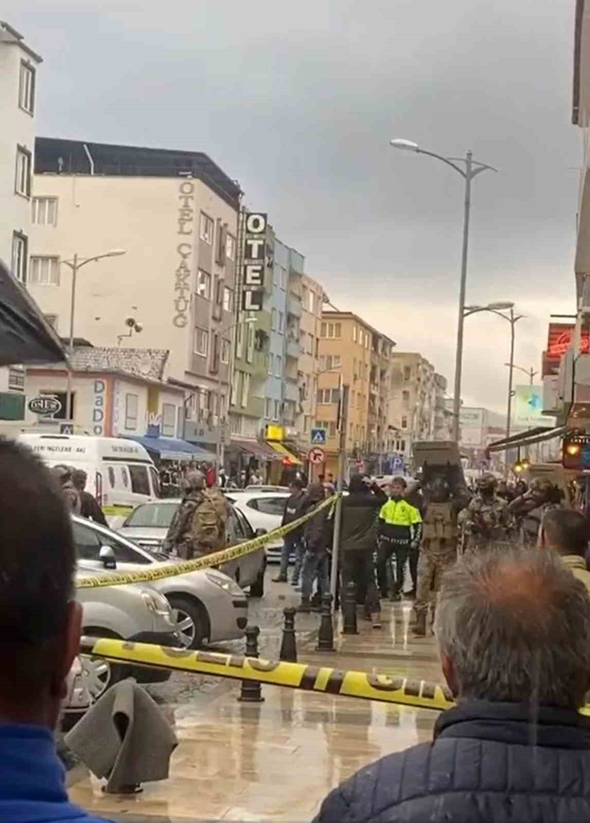 Silah sesleri polisi alarma geçirdi
