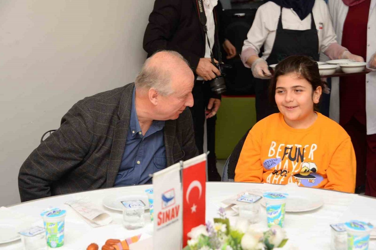 Başkan Yardımcısı Mahmut Fındık depremzede öğrenciler ve aileleriyle bir araya geldi