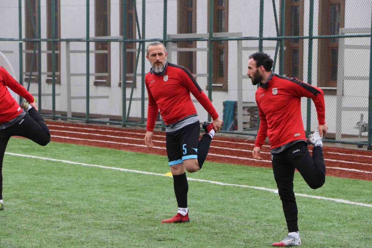 Hayali gerçek oldu, oğlu ile rakip oldu