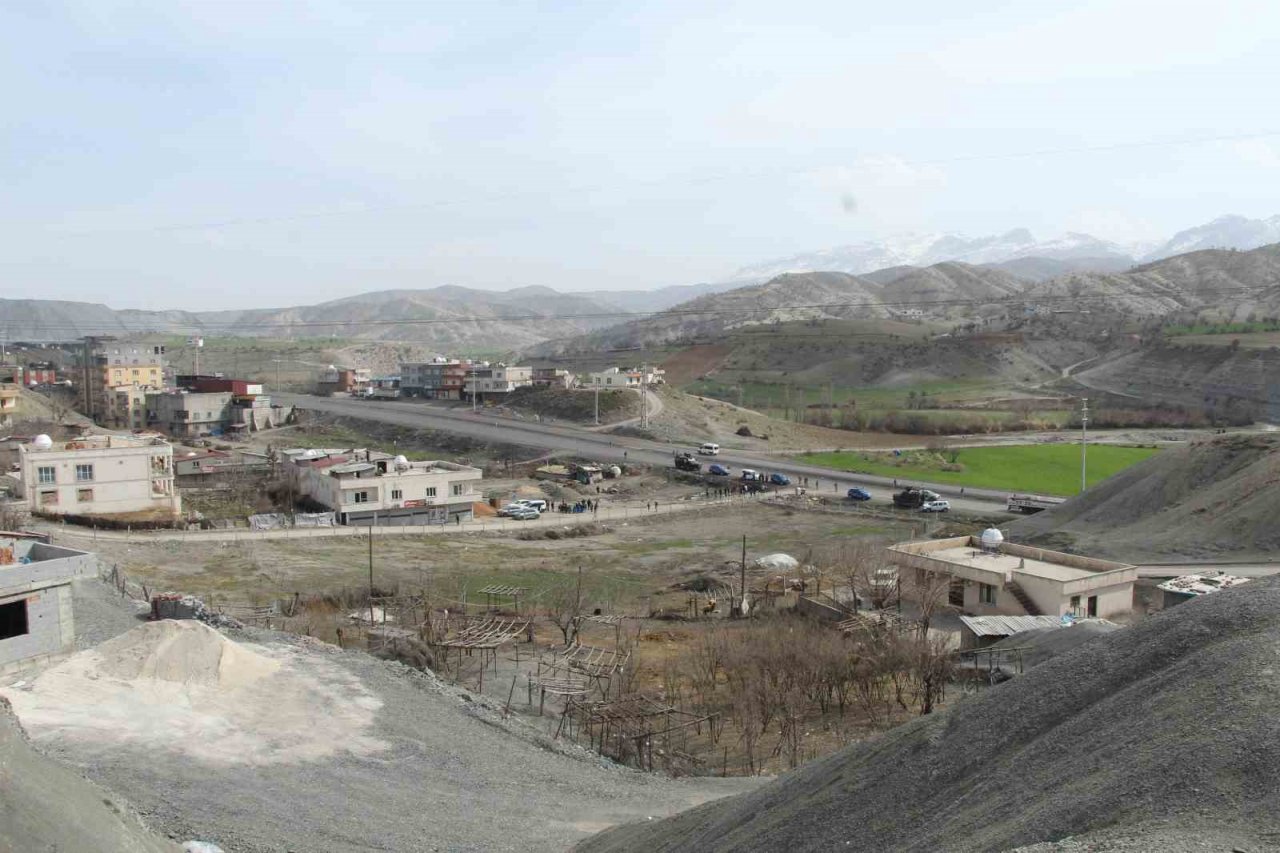 Aynı yerde çok kaza olunca, vatandaşlar yolda eylem yaptı