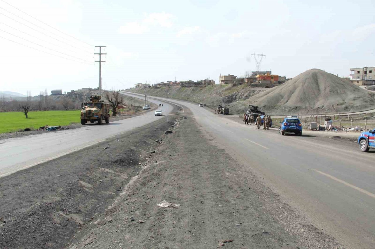 Aynı yerde çok kaza olunca, vatandaşlar yolda eylem yaptı