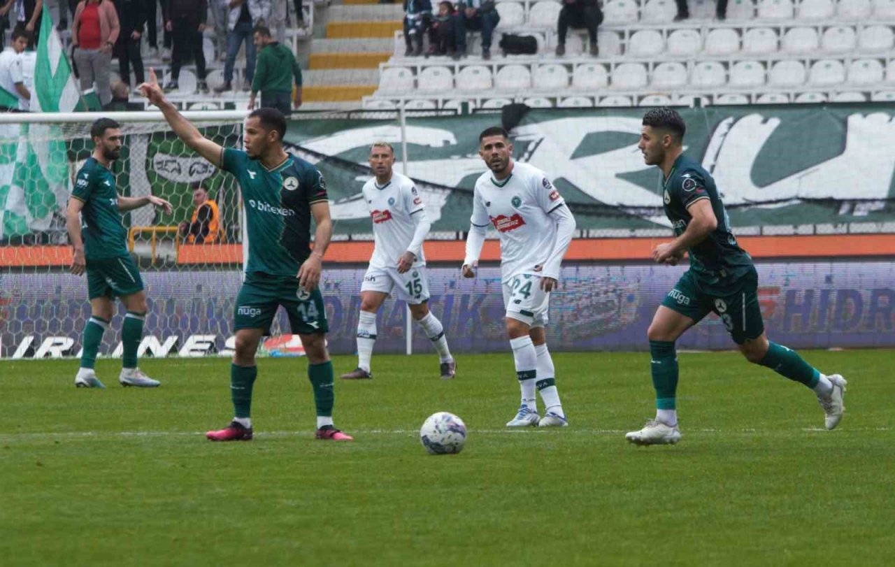 Spor Toto Süper Lig: Konyaspor: 0 - Giresunspor: 0 (İlk yarı)