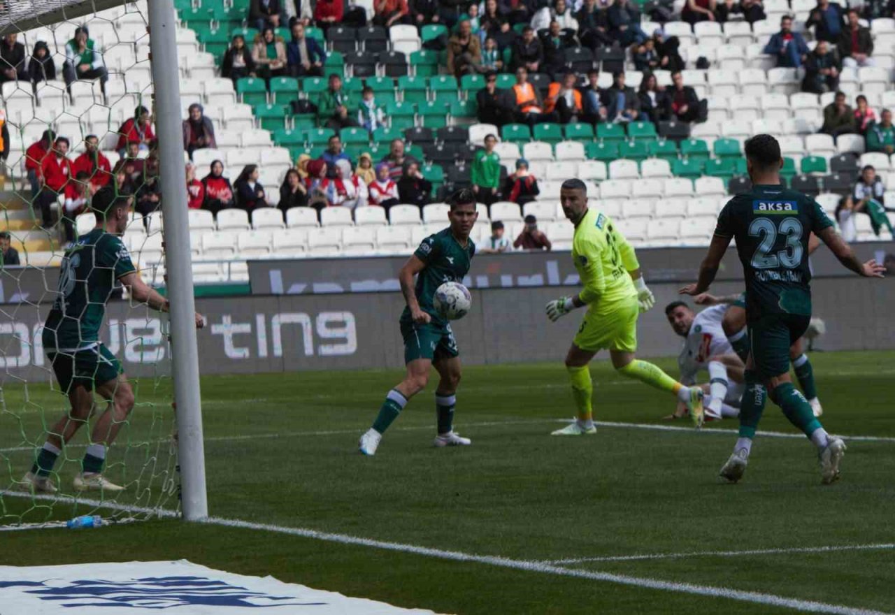 Spor Toto Süper Lig: Konyaspor: 0 - Giresunspor: 0 (İlk yarı)