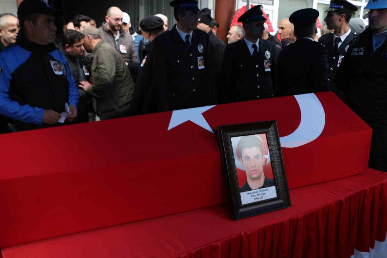 Deprem bölgesinde şehit olan polis memuru Rize’de son yolculuğuna uğurlandı