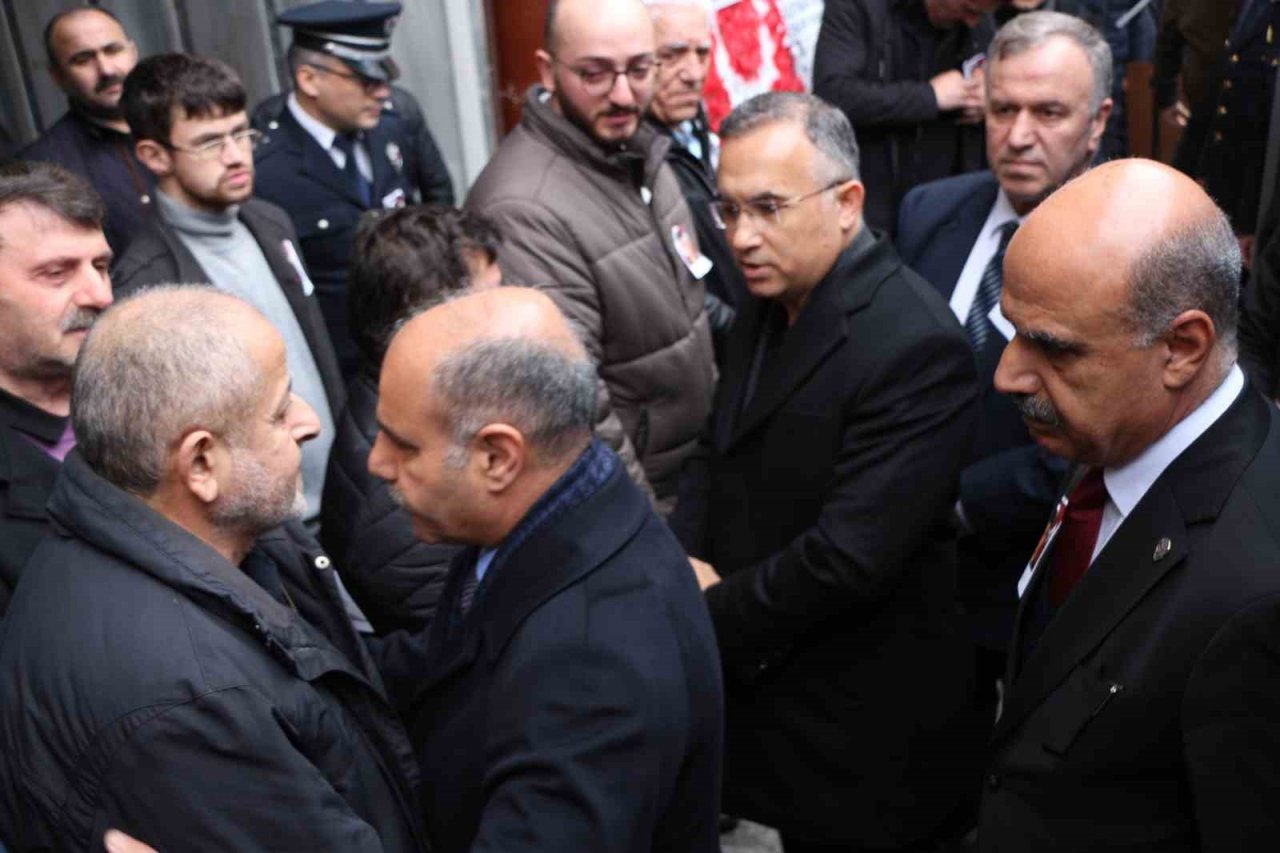 Deprem bölgesinde şehit olan polis memuru Rize’de son yolculuğuna uğurlandı