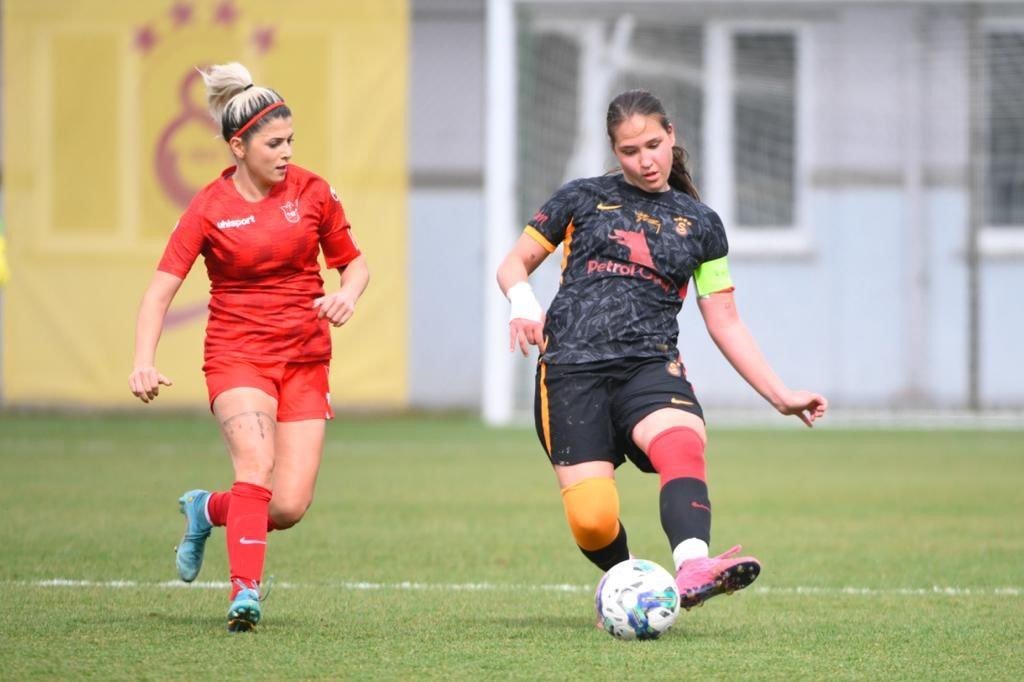Turkcell Kadın Futbol Süper Ligi: Galatasaray: 5 - Konak Belediyespor: 0