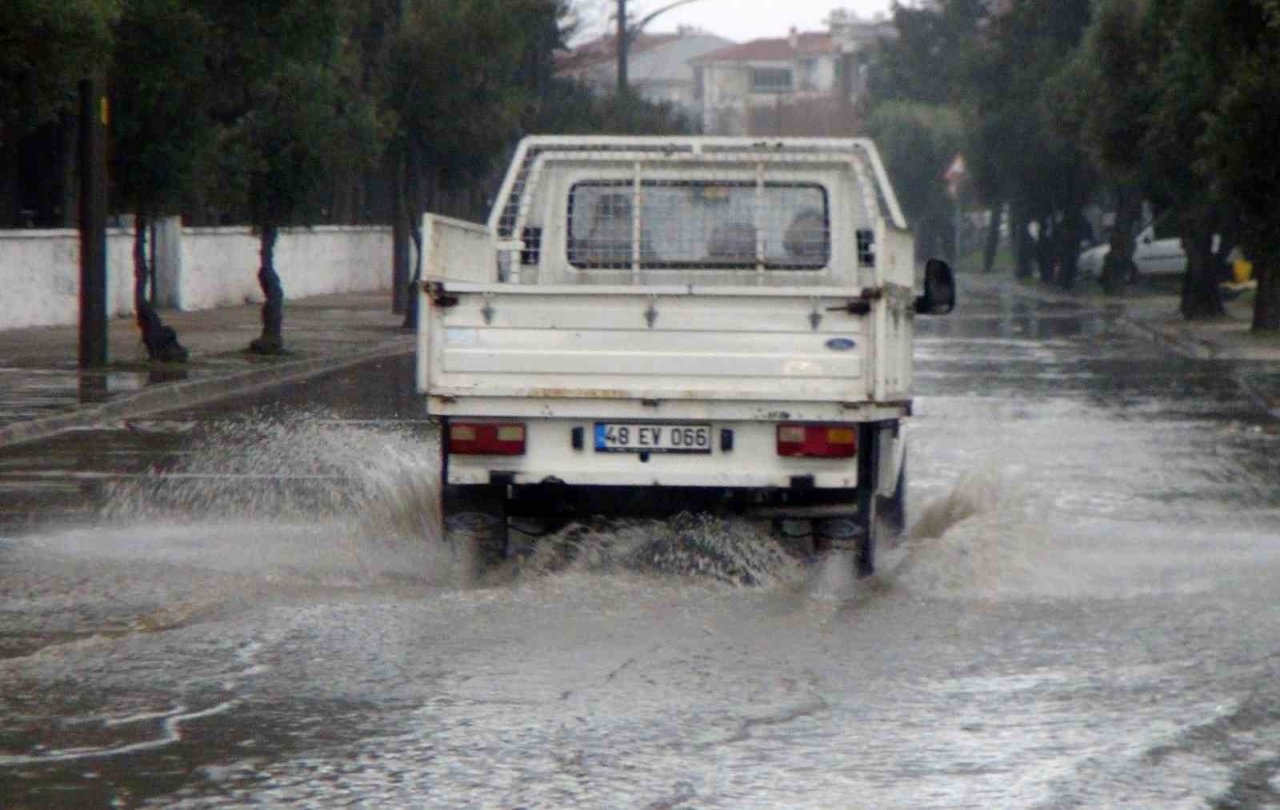 Muğla’da beklenen yağış başladı