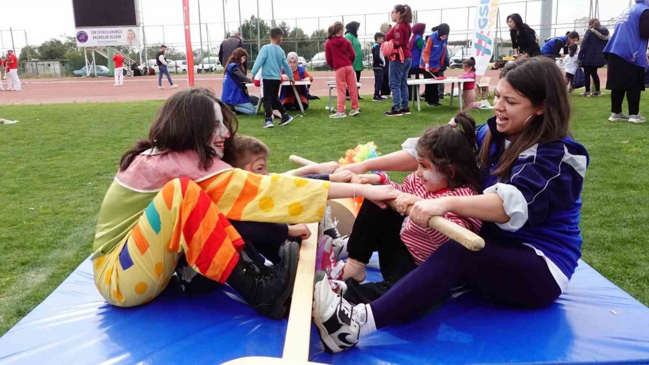 Depremzede çocuklar için spor şenliği