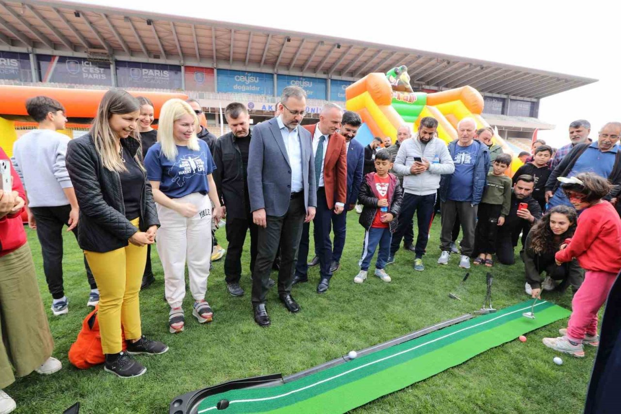 Depremzede çocuklar için spor şenliği