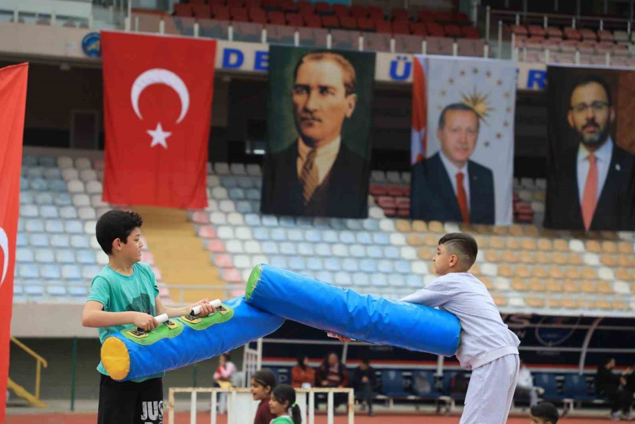 Depremzede çocuklar için spor şenliği