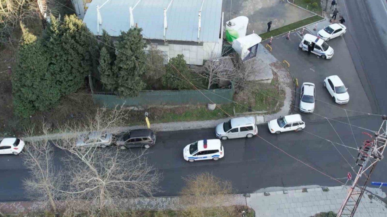 Arnavutköy’de su borusu patladı, tonlarca su dakikalarca boşa aktı