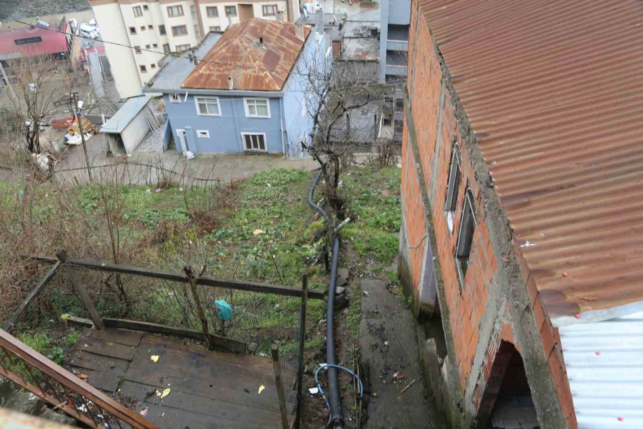 Heyelan mağduru Artvin’in Borçka ilçesi Gündoğdu mahallesi sakinleri sorunlarına kalıcı çözüm istiyor