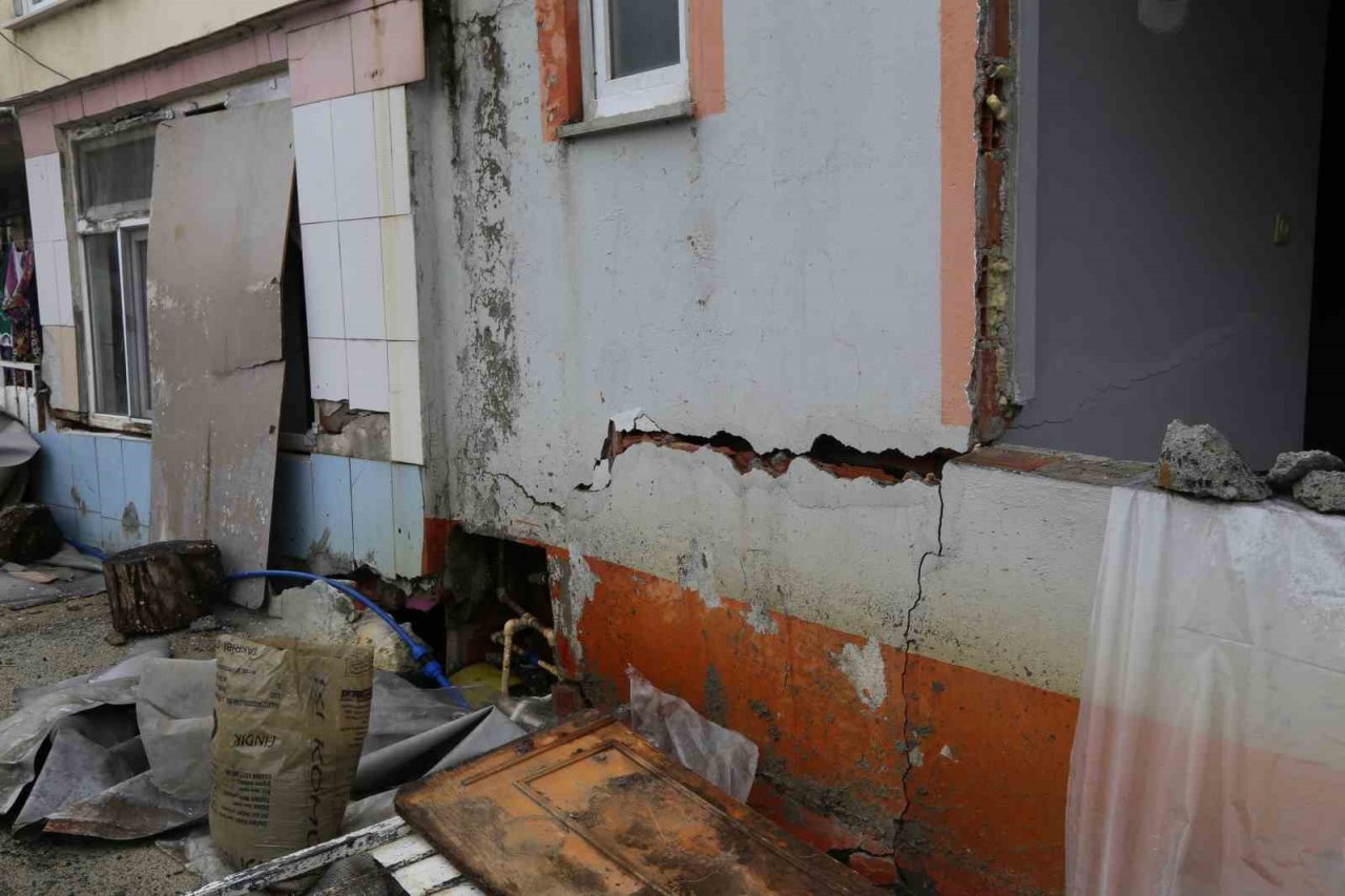 Heyelan mağduru Artvin’in Borçka ilçesi Gündoğdu mahallesi sakinleri sorunlarına kalıcı çözüm istiyor