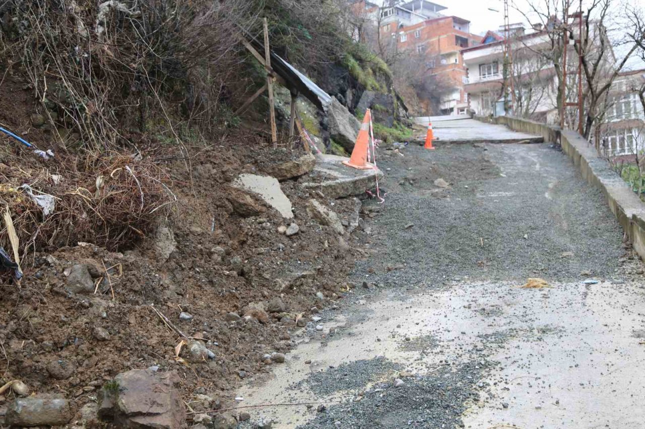Heyelan mağduru Artvin’in Borçka ilçesi Gündoğdu mahallesi sakinleri sorunlarına kalıcı çözüm istiyor