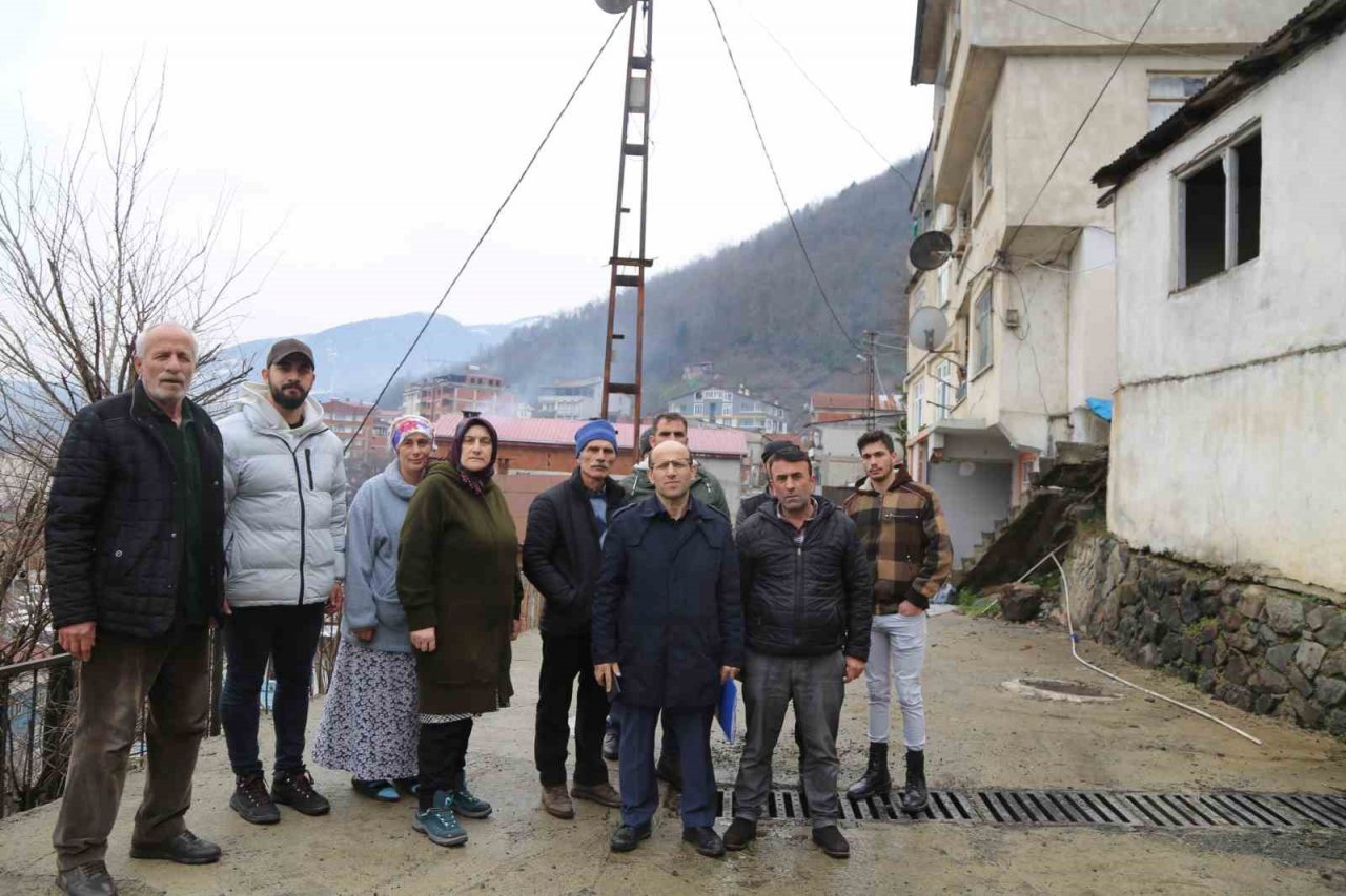Heyelan mağduru Artvin’in Borçka ilçesi Gündoğdu mahallesi sakinleri sorunlarına kalıcı çözüm istiyor