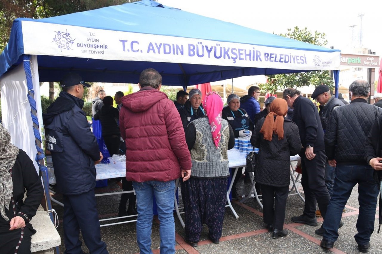 Aydın Büyükşehir Belediyesi binlerce vatandaşa helva hayrında bulundu
