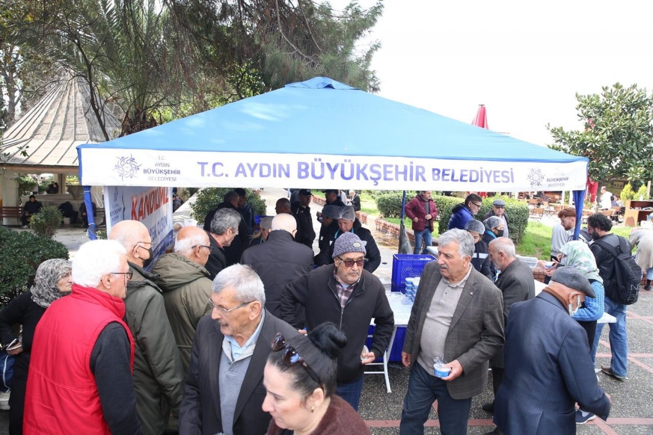 Aydın Büyükşehir Belediyesi binlerce vatandaşa helva hayrında bulundu
