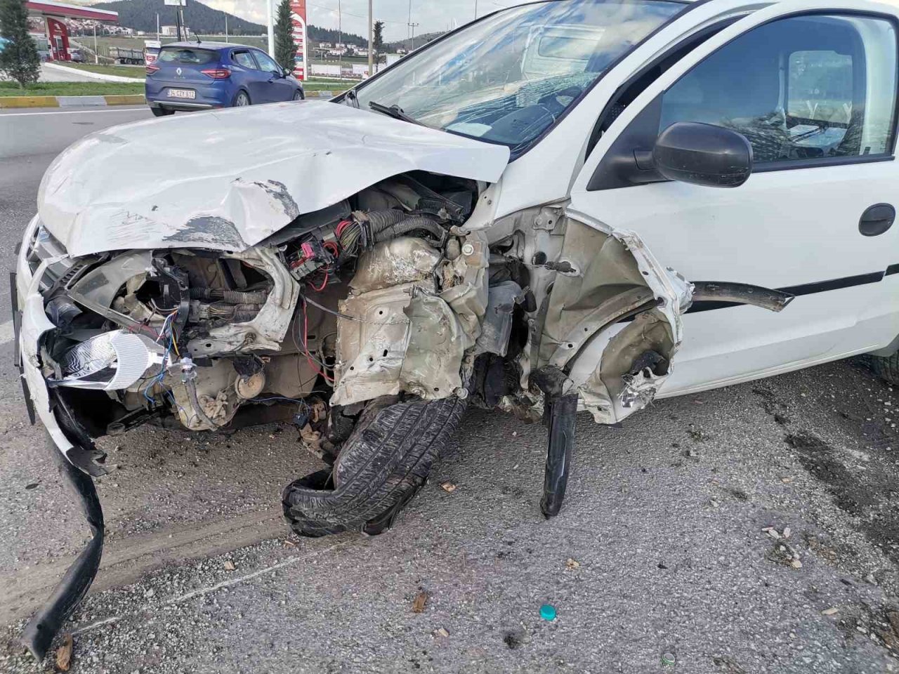 Balıkesir-Bursa Karayolu üzerinde trafik kazasında 2 kişi yaralandı