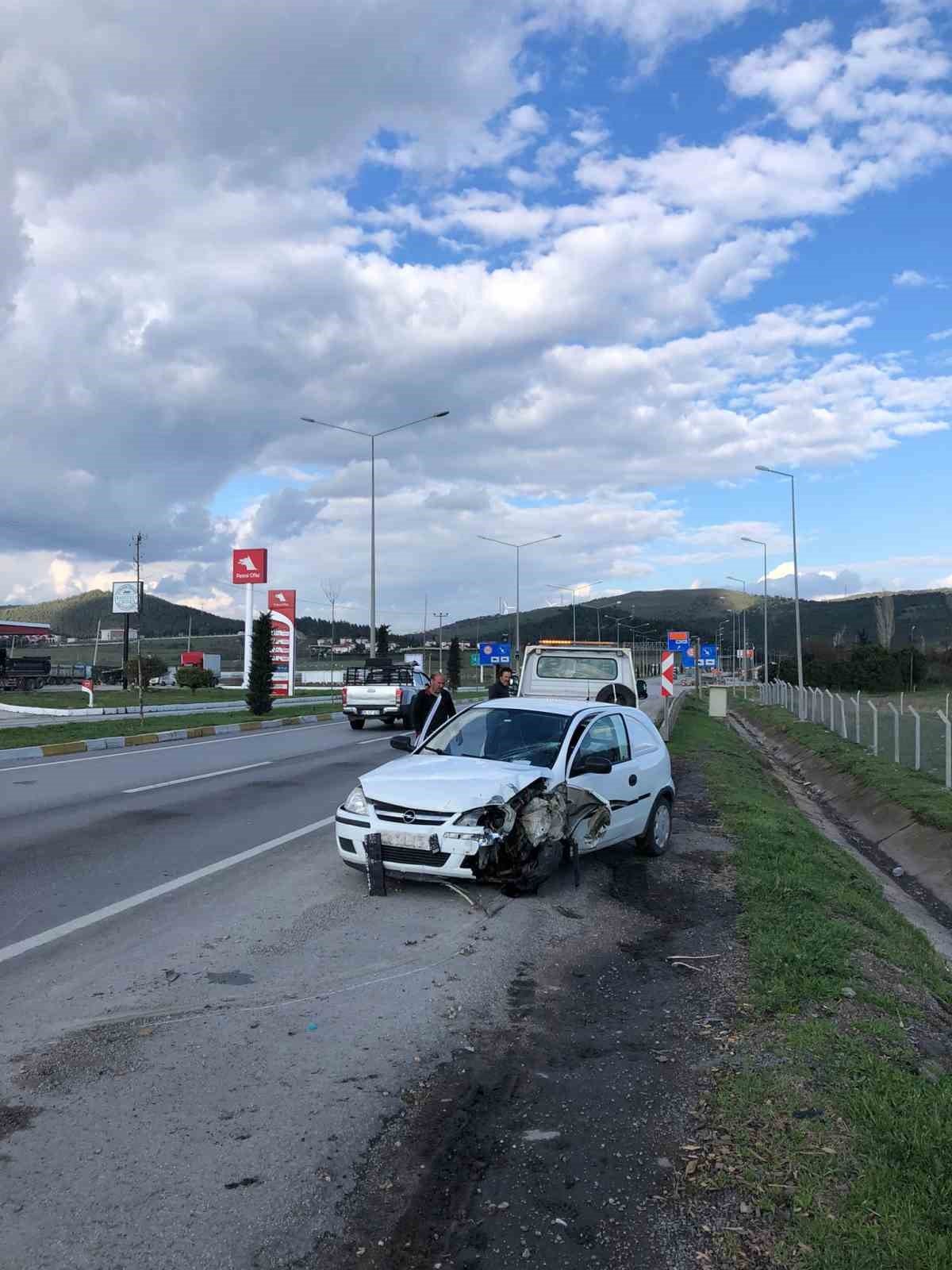 Balıkesir-Bursa Karayolu üzerinde trafik kazasında 2 kişi yaralandı
