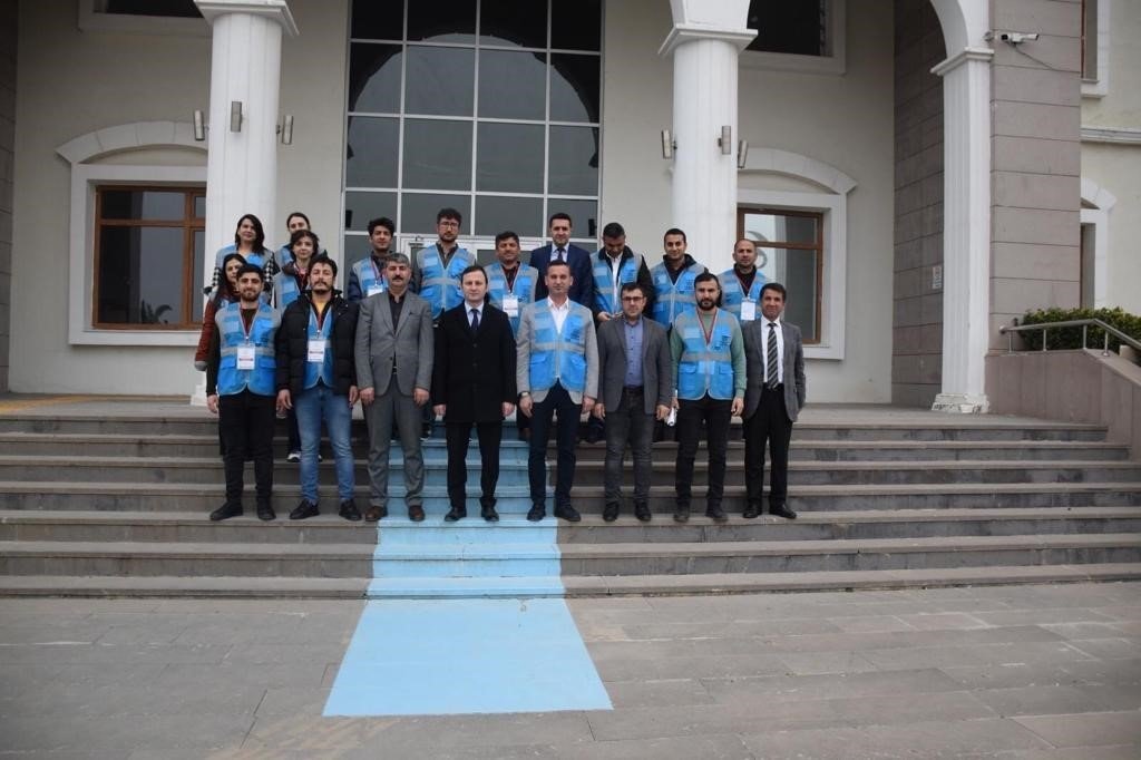 Kozluklu gönüllü öğretmenler deprem bölgesindeki öğrencilere eğitim vermek için yola çıktı