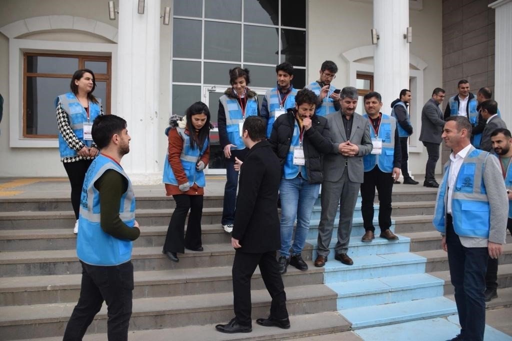 Kozluklu gönüllü öğretmenler deprem bölgesindeki öğrencilere eğitim vermek için yola çıktı