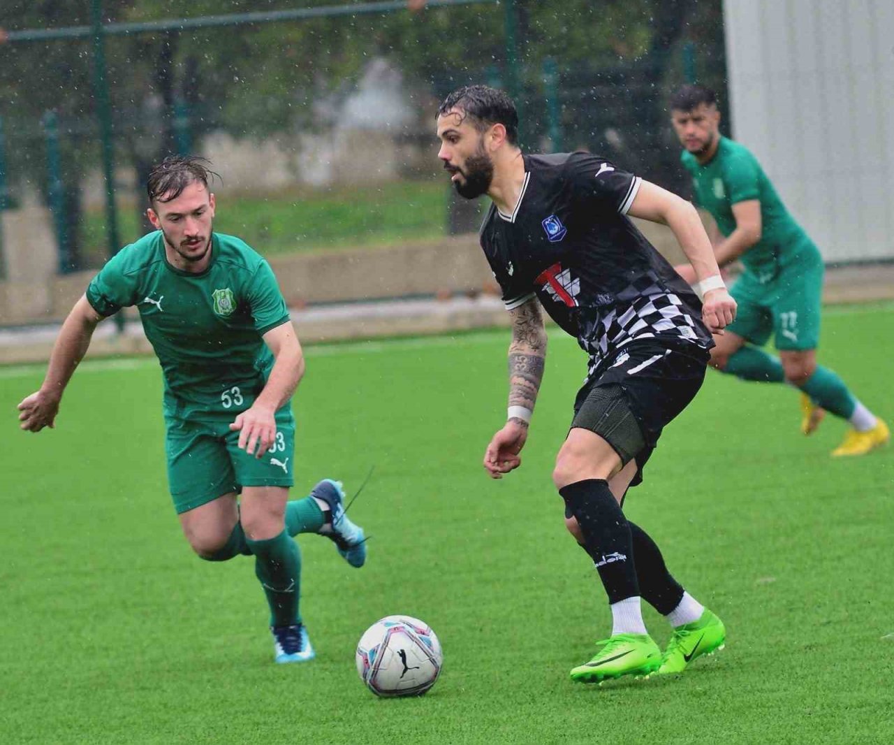 Yunusemre Belediyespor liderliğini devam ettirdi