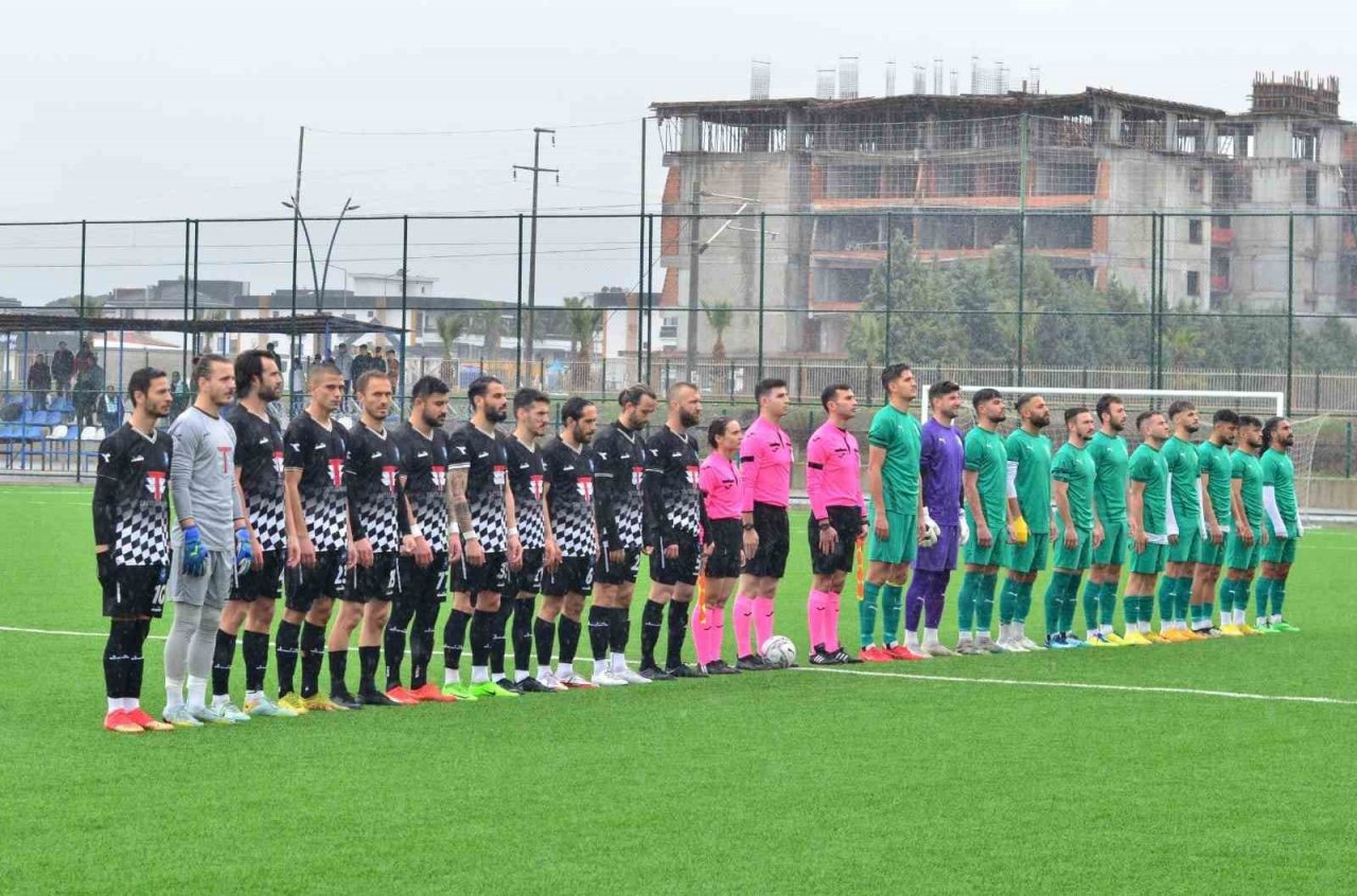 Yunusemre Belediyespor liderliğini devam ettirdi