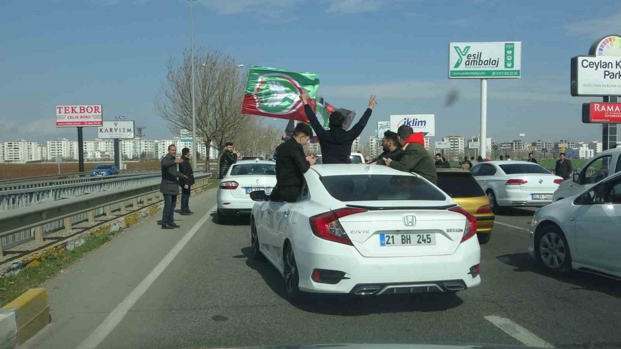 Amedsporlu futbolcular, vatandaşlar tarafından alkışlarla karşılandı