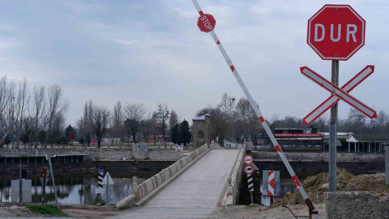 Tarihi Tunca Köprüsü 5 gün trafiğe kapatıldı