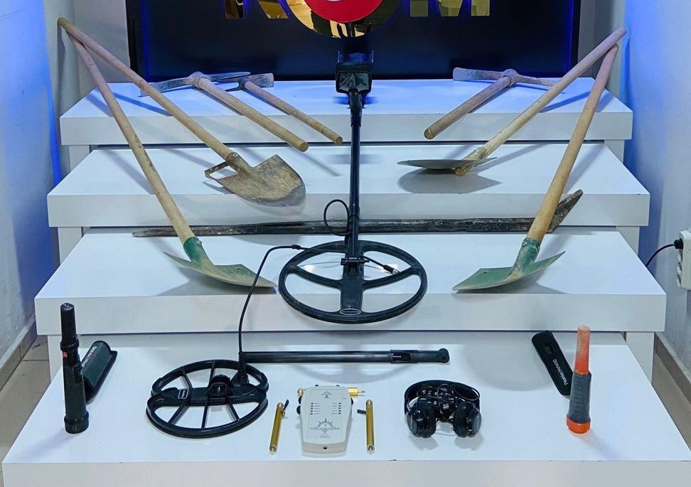 Cinsel içerikli hap ve tarihi eser kaçakçılara operasyon