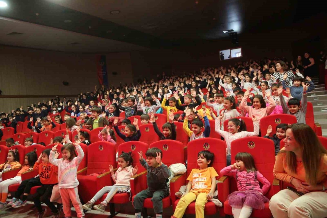 Efeler’den depremzede çocuklara moral oyunu