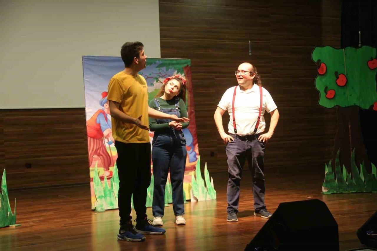 Efeler’den depremzede çocuklara moral oyunu