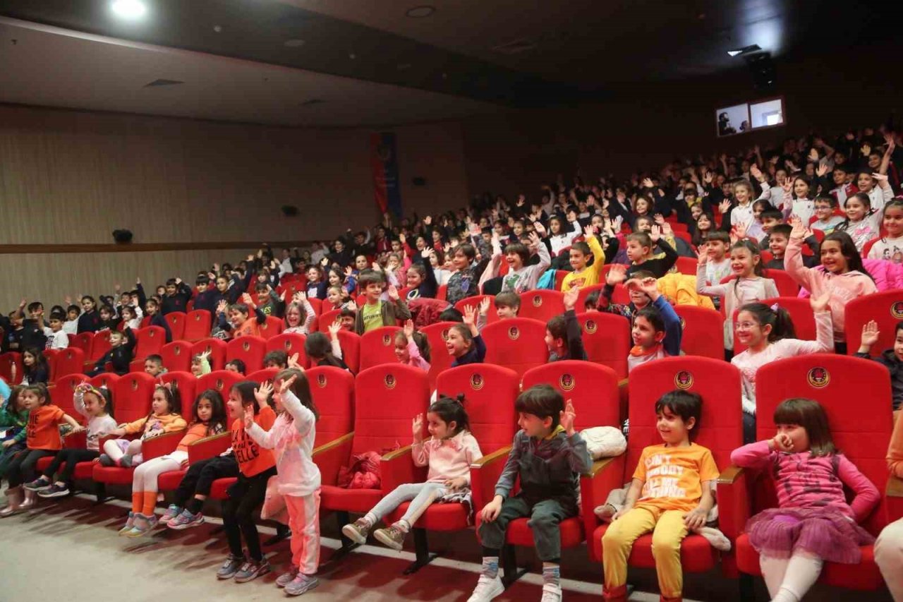 Efeler’den depremzede çocuklara moral oyunu