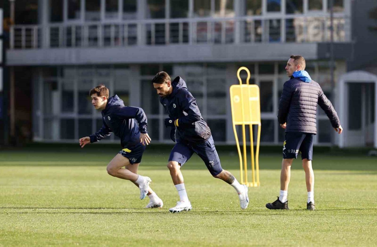 Fenerbahçe, Sevilla maçı hazırlıklarını sürdürdü