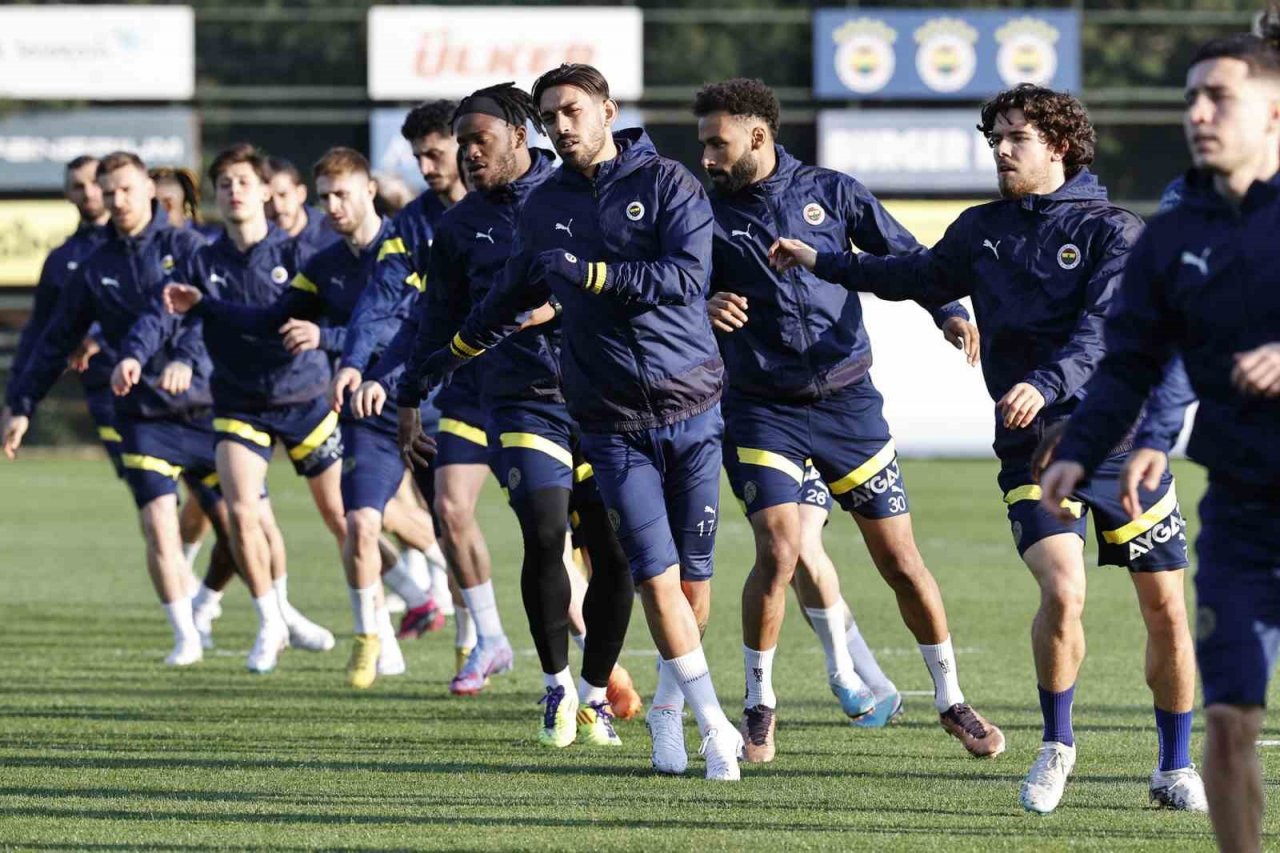 Fenerbahçe, Sevilla maçı hazırlıklarını sürdürdü