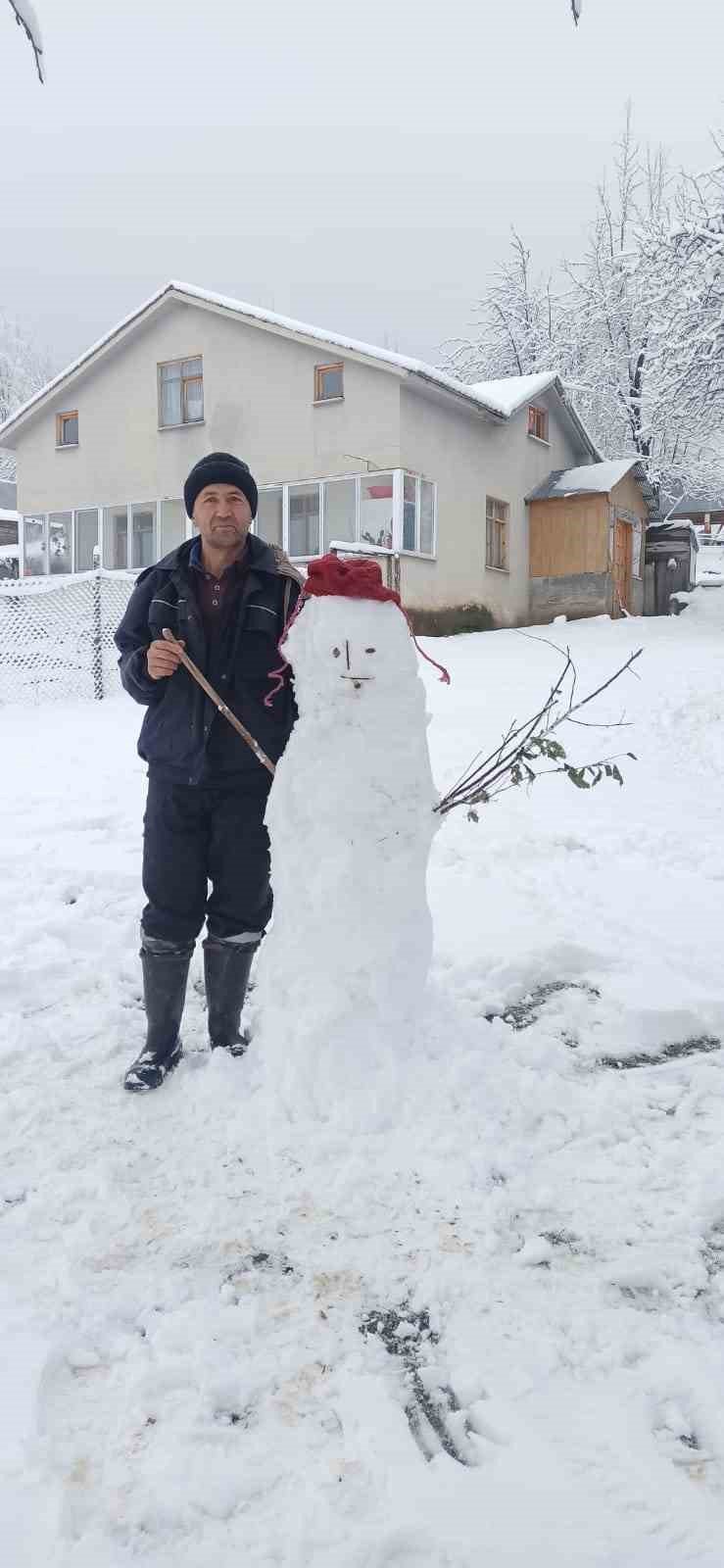 Sakarya’da yüksek kesimlerde kar yağışı etkili oluyor