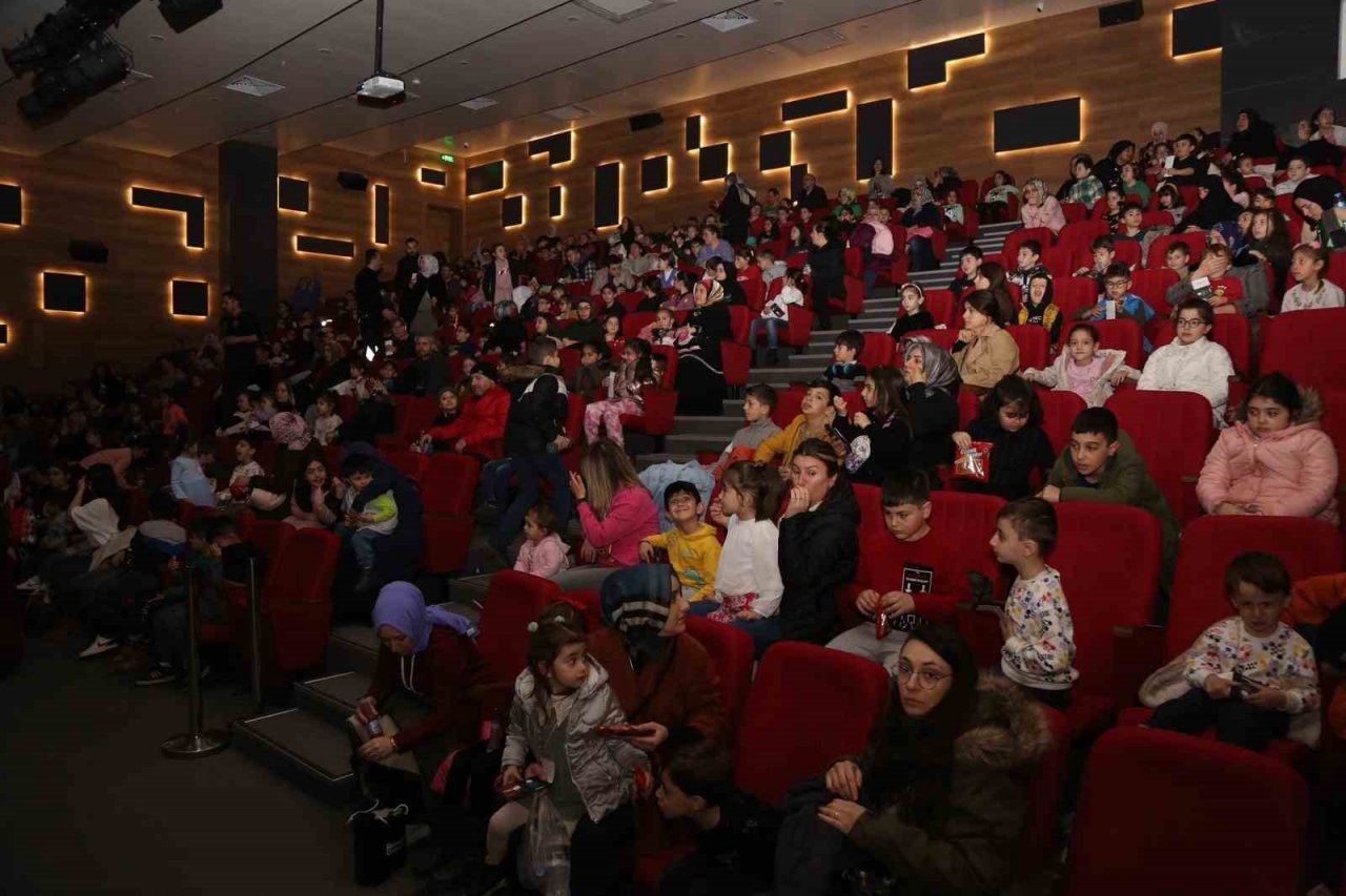 Kedi Maurice filmi Gürsu’da ilgi gördü