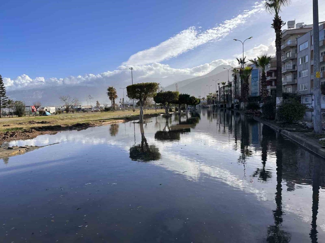 Denizin taştığı İskenderun’da son durum görüntülendi