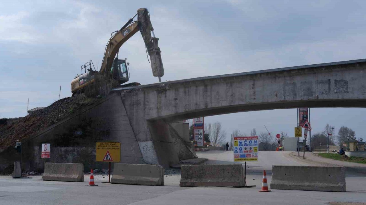 Tarihi Tunca Köprüsü 5 gün trafiğe kapatıldı