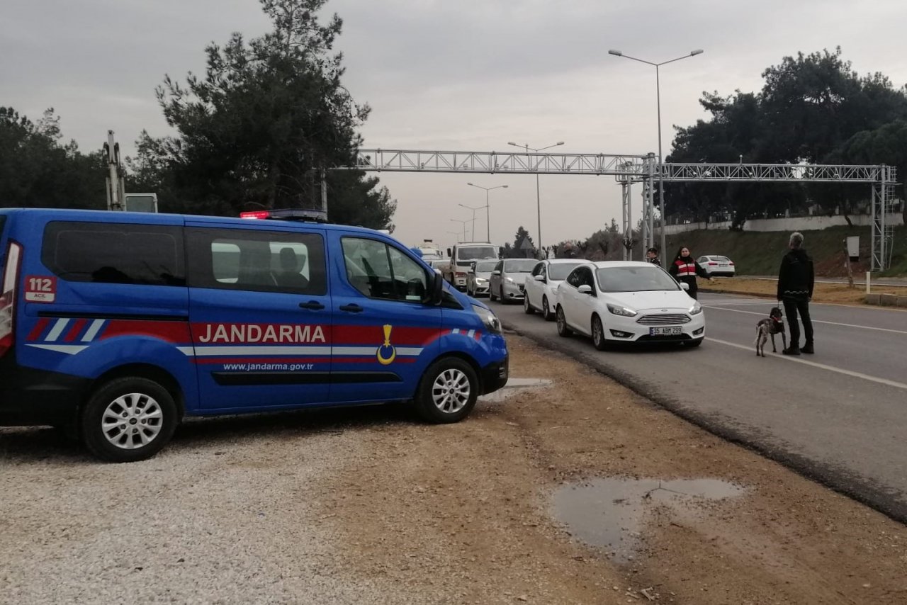 İzmir’de huzur uygulamasında 37 aranan şahıs yakalandı