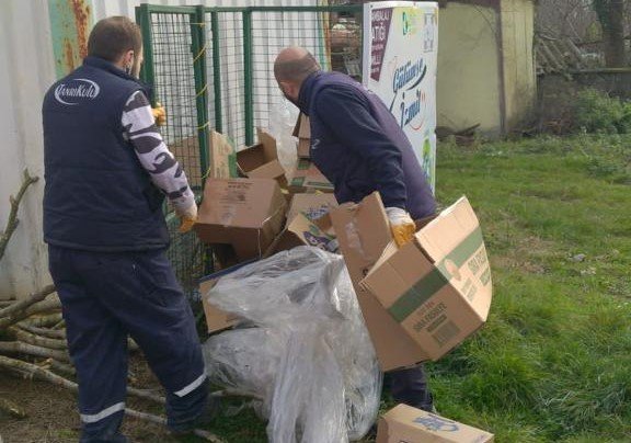 İzmit’te tonlarca ambalaj atığı toplanıyor