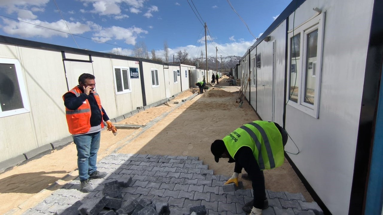 Doğanşehir, konteyner kentte kilit taşı çalışmaları sürüyor