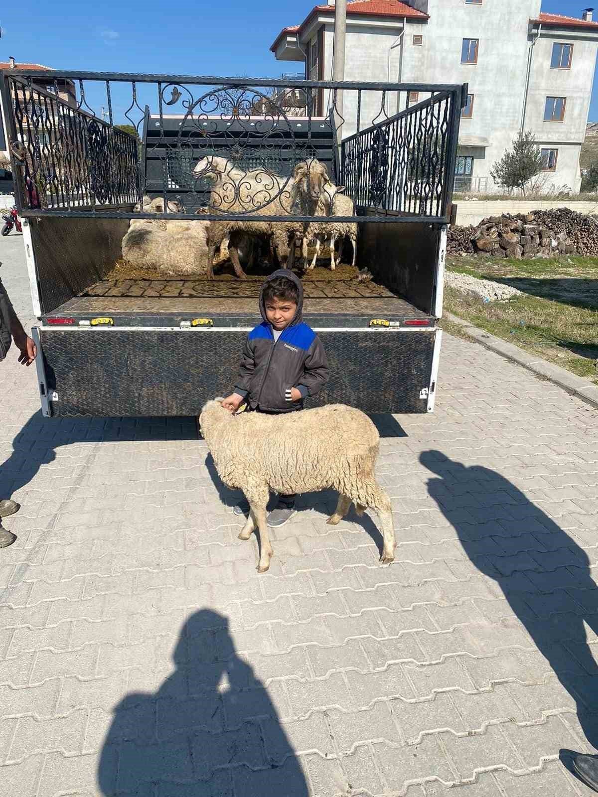 Depremden etkilenen üreticilere, Denizli’den yardım eli uzandı