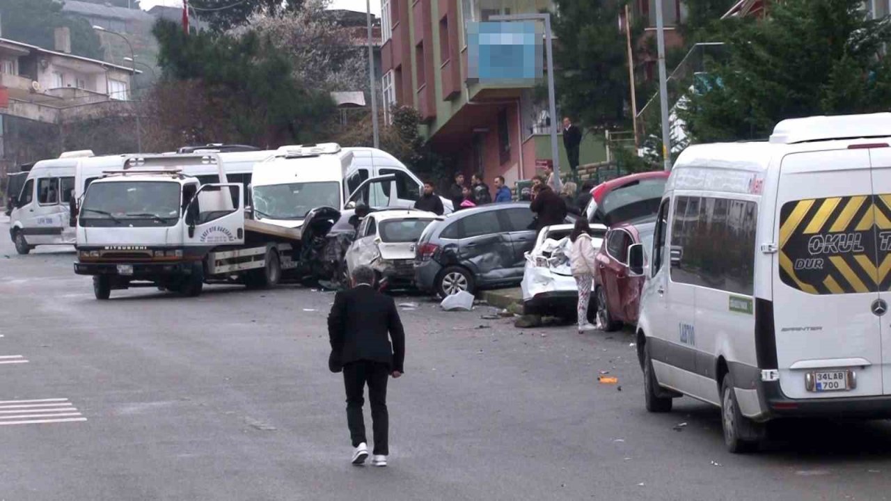 Kartal’da freni boşalan kamyon 14 aracı biçti: 1 yaralı