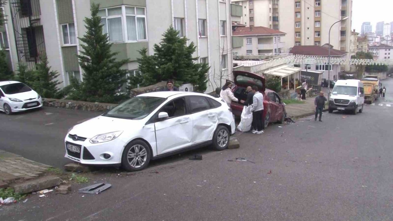 Kartal’da freni boşalan kamyon 14 aracı biçti: 1 yaralı
