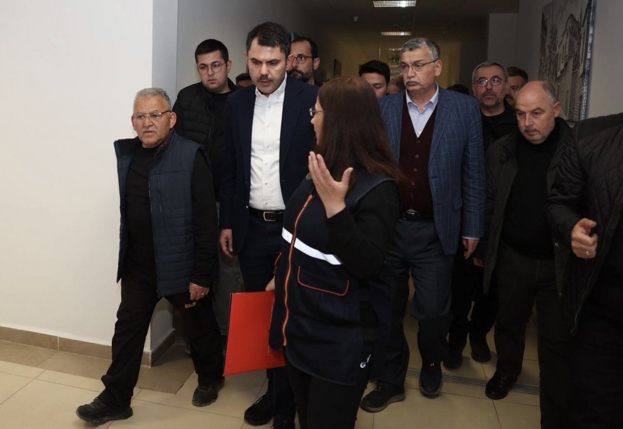 Bakan Kurum ve Başkan Büyükkılıç deprem bölgesinde çalışmaları değerlendirdi